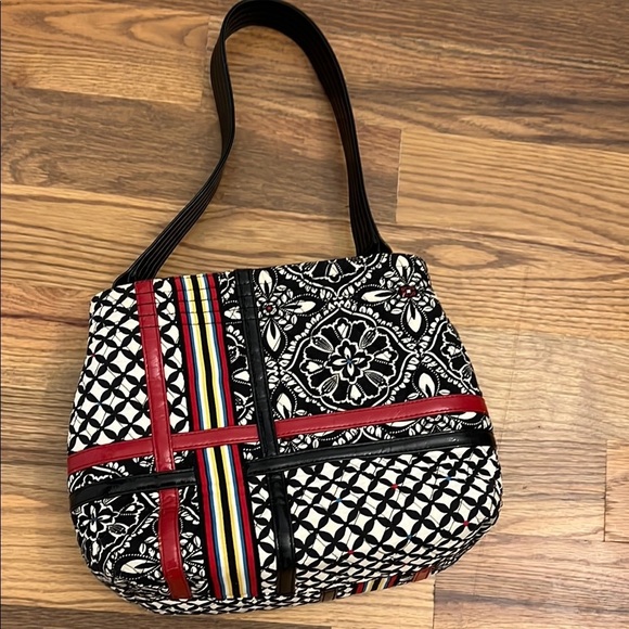 Vera Bradley Handbag and Change Purse Black and Red Patterned Shoulder Bag - Picture 7 of 10